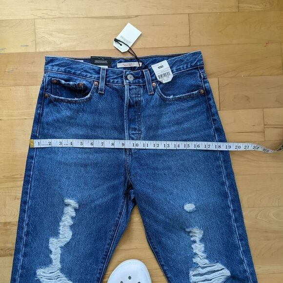 LEVIS Wedgie Straight Jean Blue Denim Size 29 x 26 Distressed Button Fly @L - Picture 3 of 11